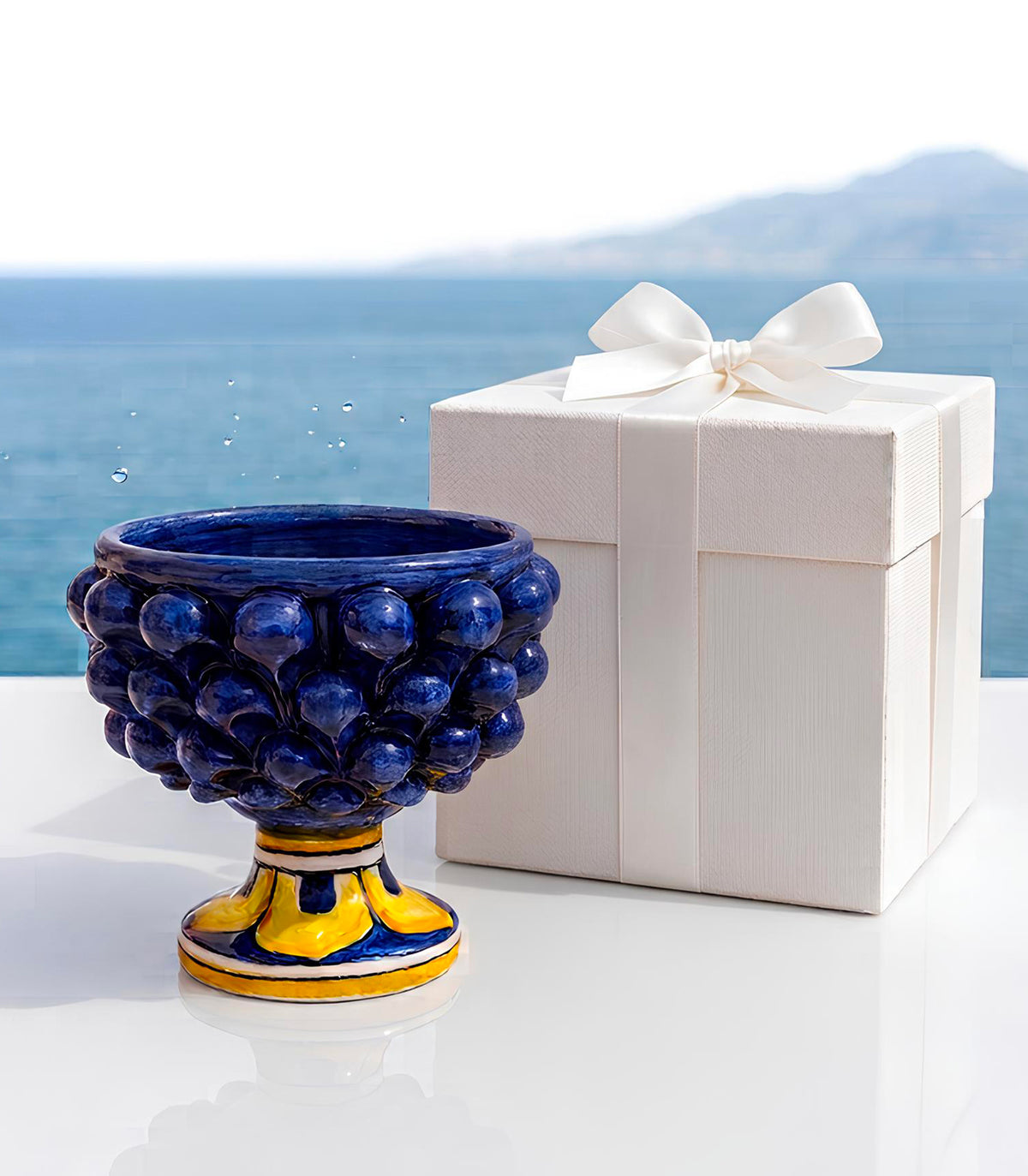 bomboniera ceramica caltagirone mezza pigna blu
