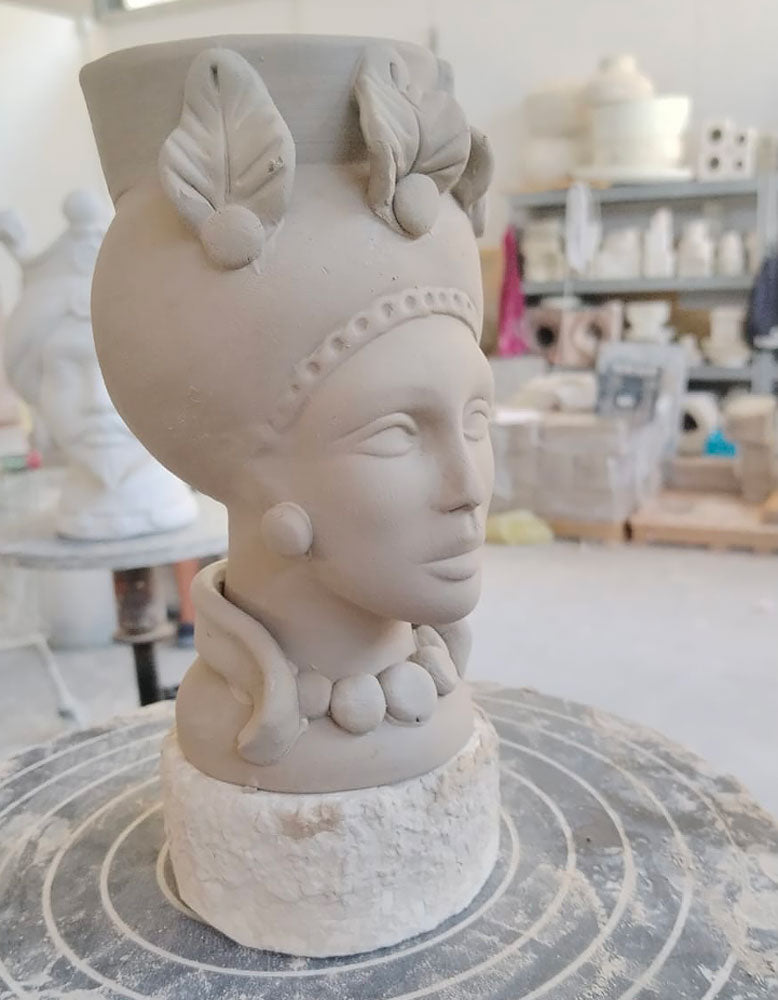 ceramica di caltagirone modellata a mano