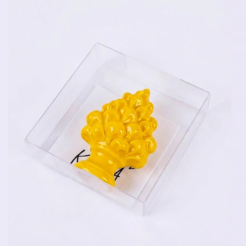 bomboniere pigna magnete giallo ceramica